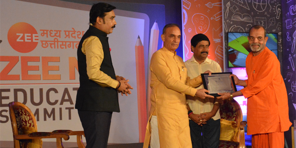 Shri Ram Institute of Technology , Jabalpur has bagged the award of ‘Best Engineering College in Central India.’ The award was presented by Dr Satyapal Singh, Hon’ble Minister of State for Human Resource & Development, Govt. of India and Shri Deepak Joshi, Hon’ble Minister for Technical Education and Skills Development , Govt. of MP in the ZEE TV Education Summit to Shri Dr. S.P.Kosta DIRECTOR GENERAL,SHRI RAM GROUP, Jabalpur.